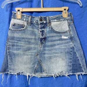 American Eagle Distressed Denim Skirt  Button Closure Sz 0